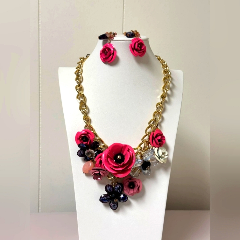 Floral Tone Gold Necklace and Earring Set